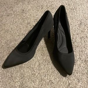 Simply Vera. Vera Wang pumps. Black 8.5 M